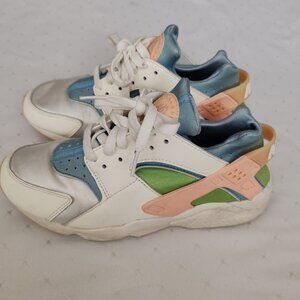 Nike Air Huarache SE Sun Club Women’s Size 9 DQ0117-100 Sail Multi-Color